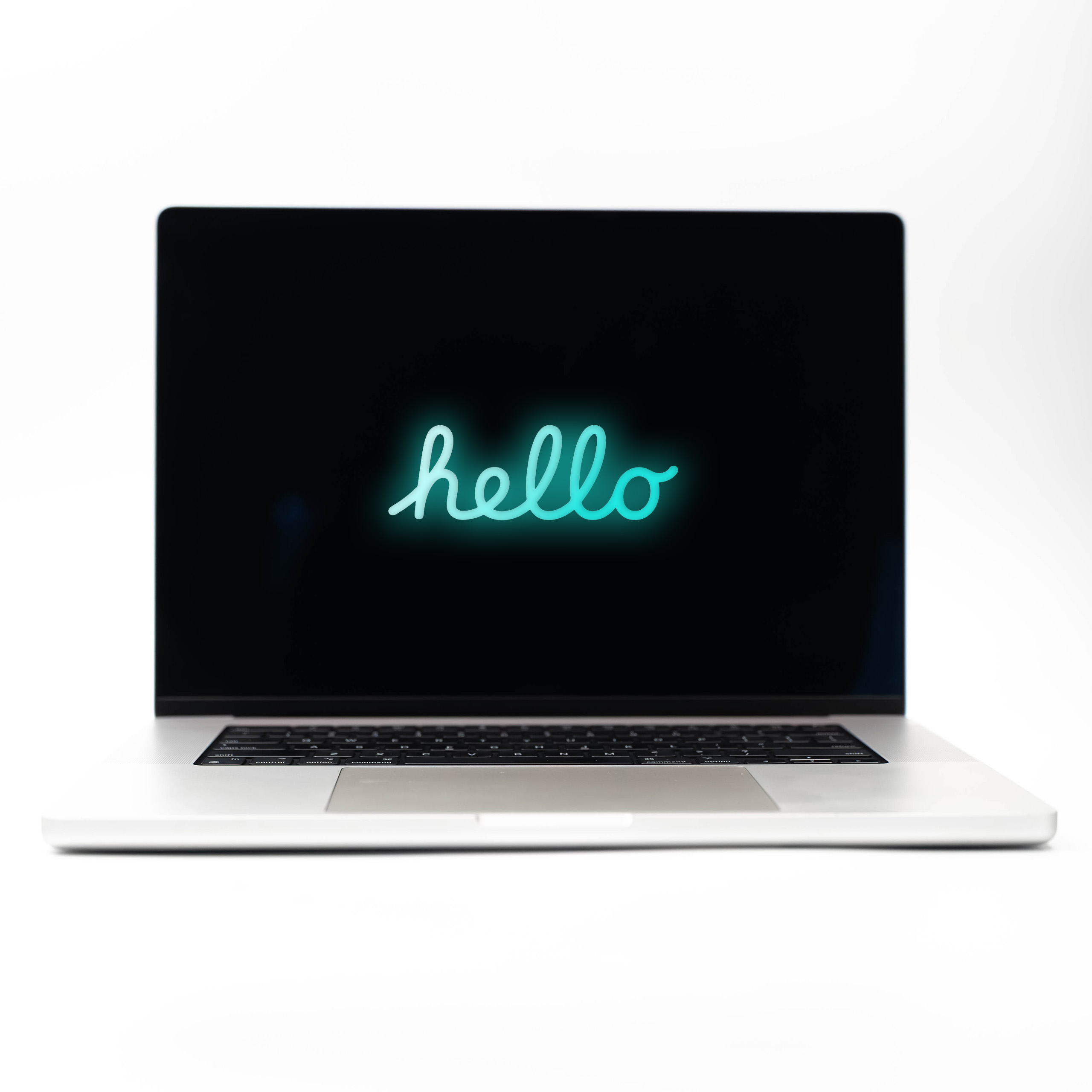 MacBook Pro 16 M3 Max Silver z turkusowym neonowym napisem Hello na ekranie